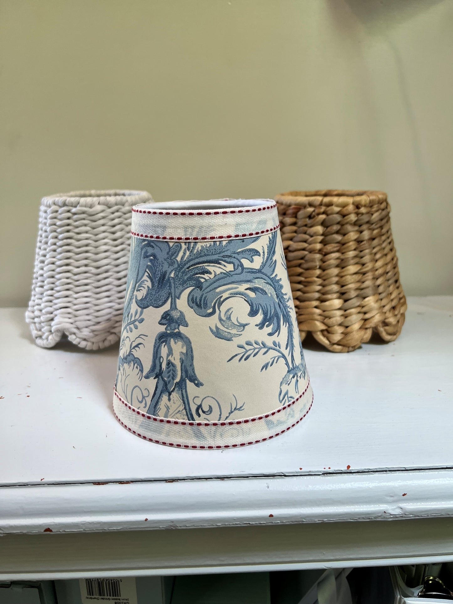 Scalloped Twisted White Lampshade