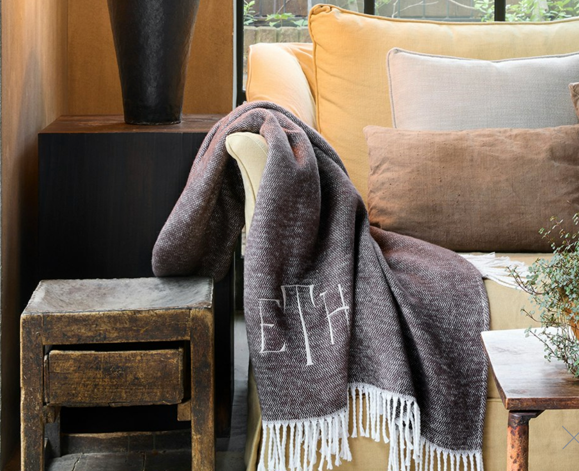 Pezzo Throw Sable
