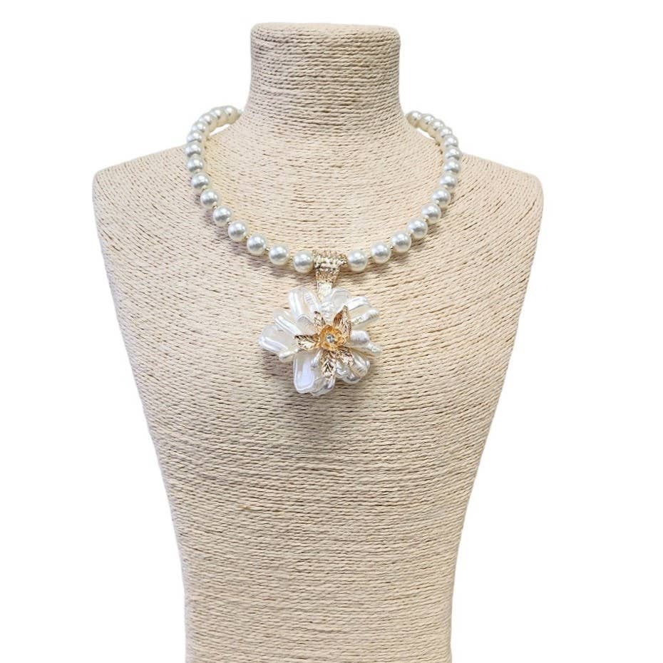 Flower Necklace | Pearl Necklace | Coastal | Pendant | White